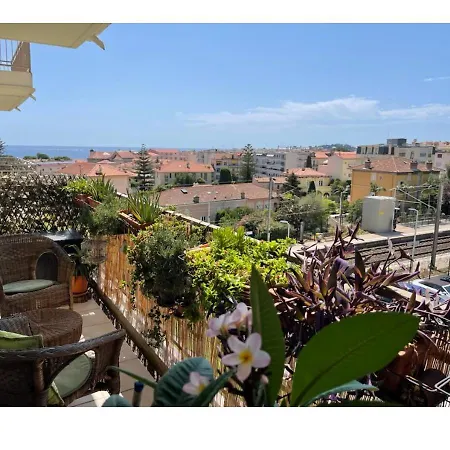 Sunny Charming Heart Of Apartment